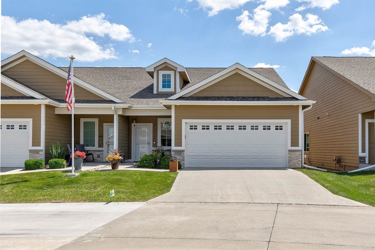 1592 Blackthorne Drive - Photo 1