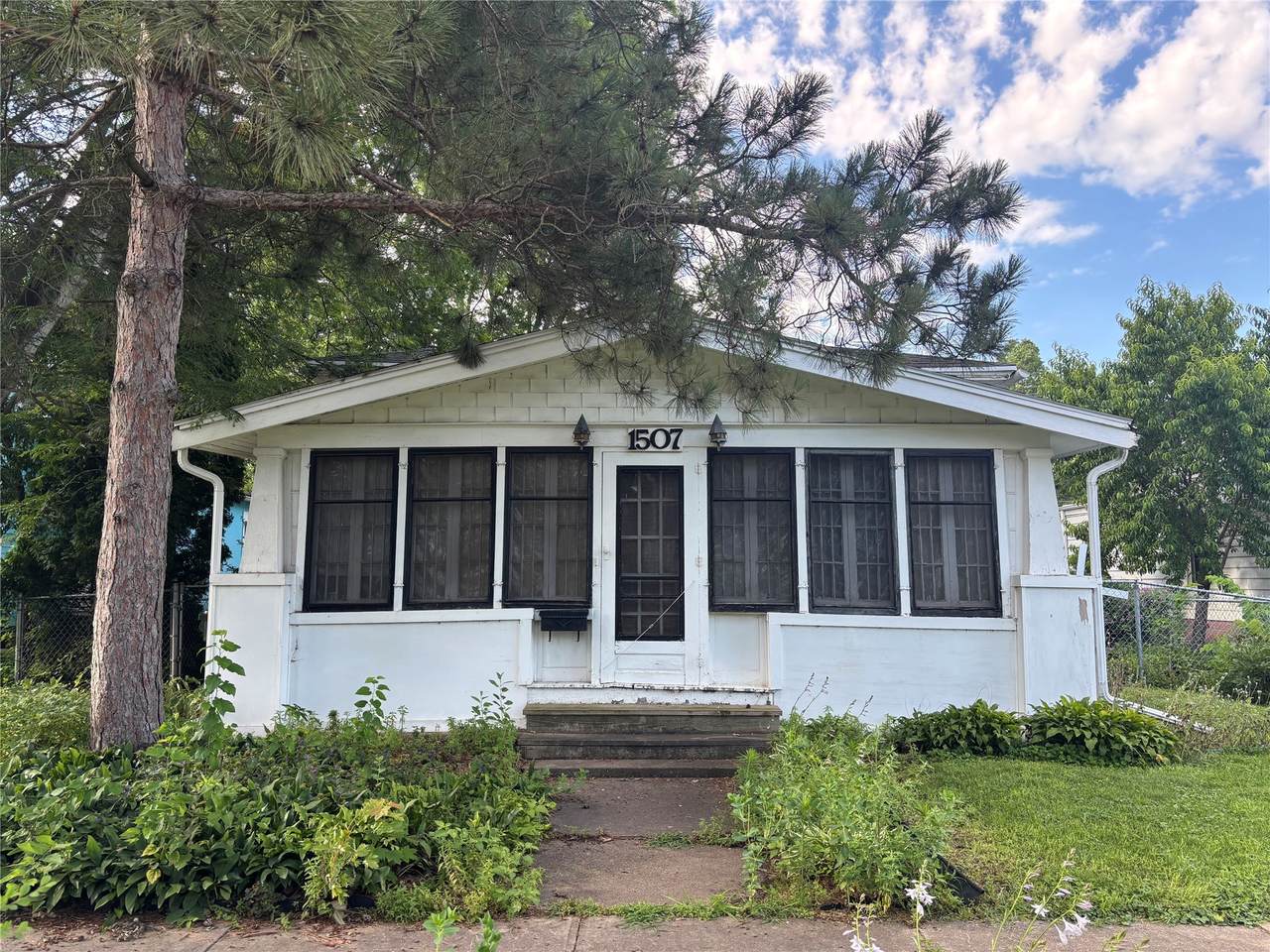 1507 Warford Street - Photo 1