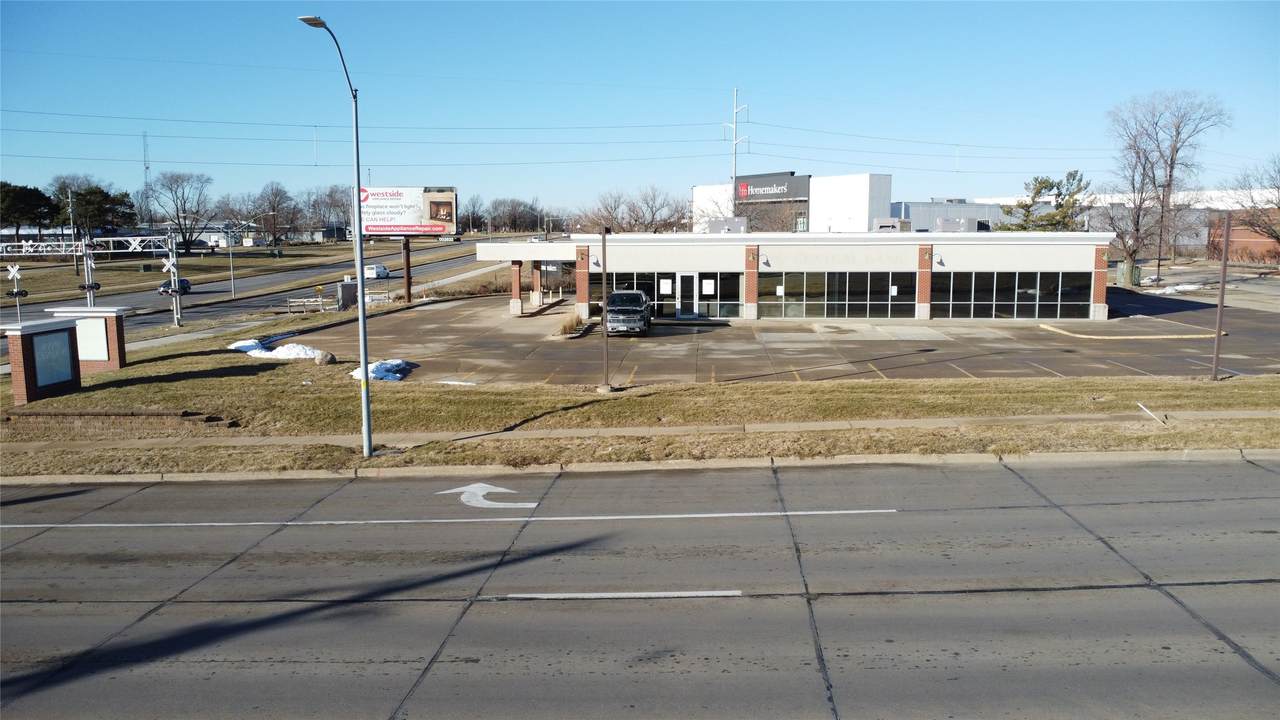 3800 100th Street - Photo 1