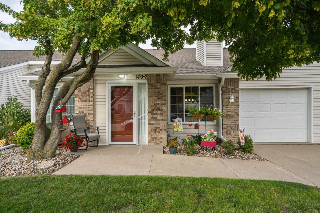 140 Georgetown Boulevard - Photo 1