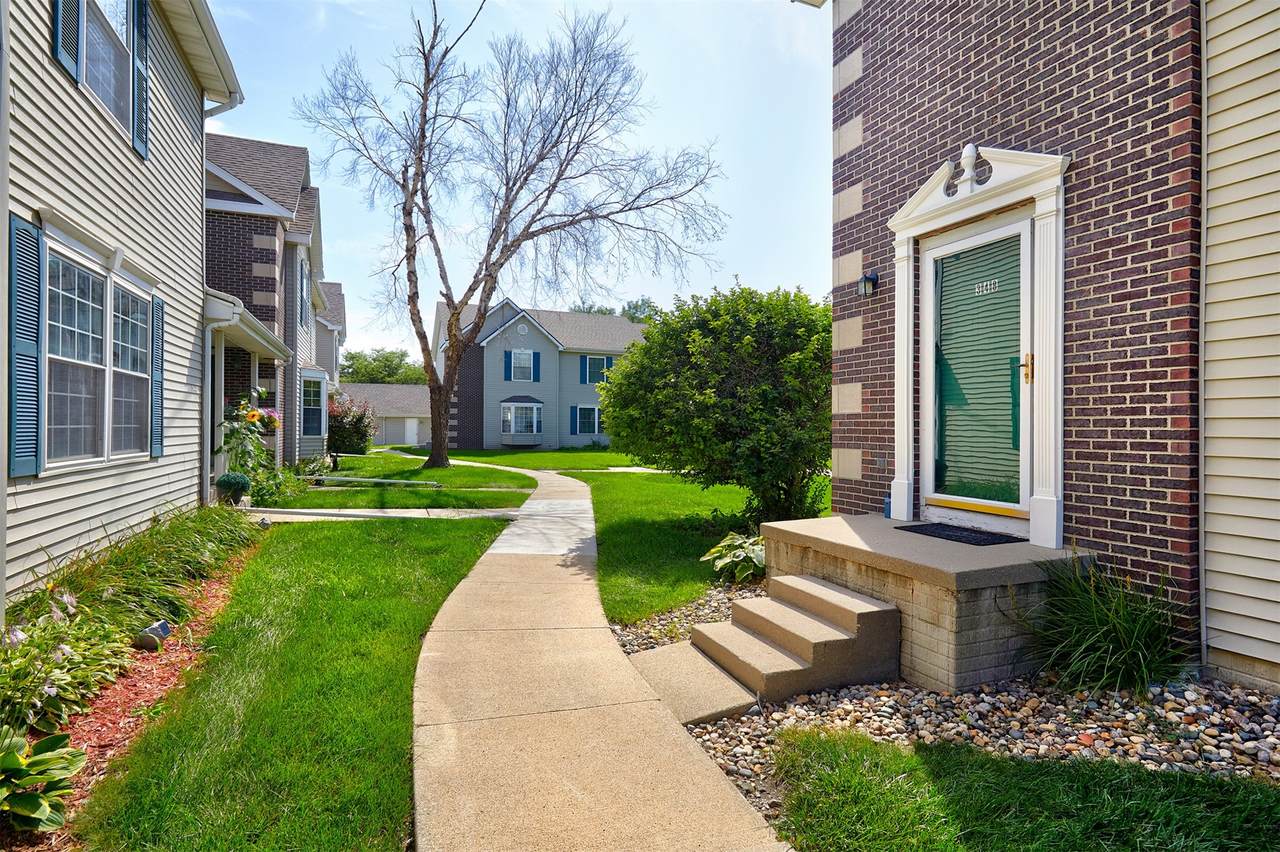 348 Georgetown Boulevard - Photo 1