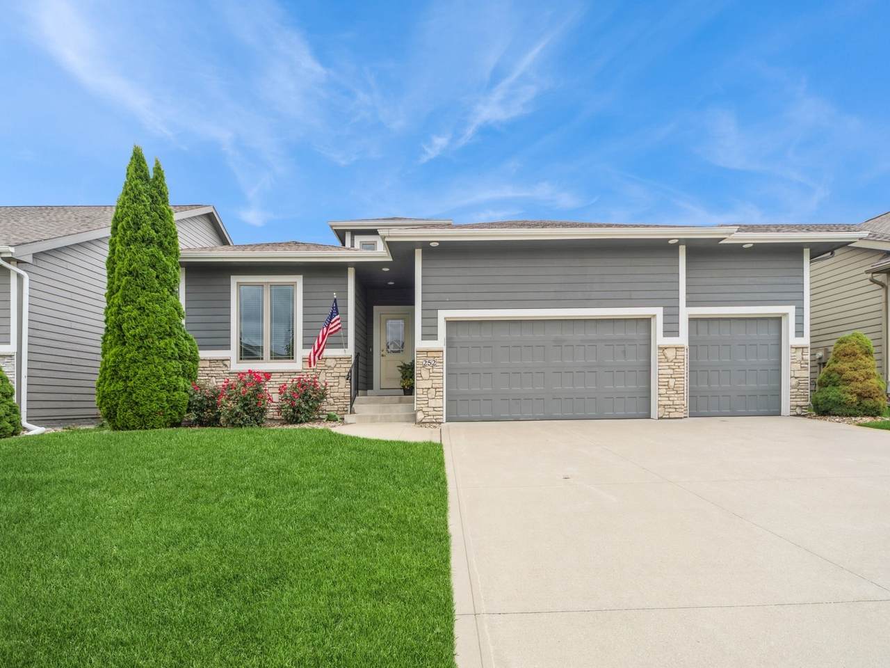 252 Pinehurst Circle - Photo 1