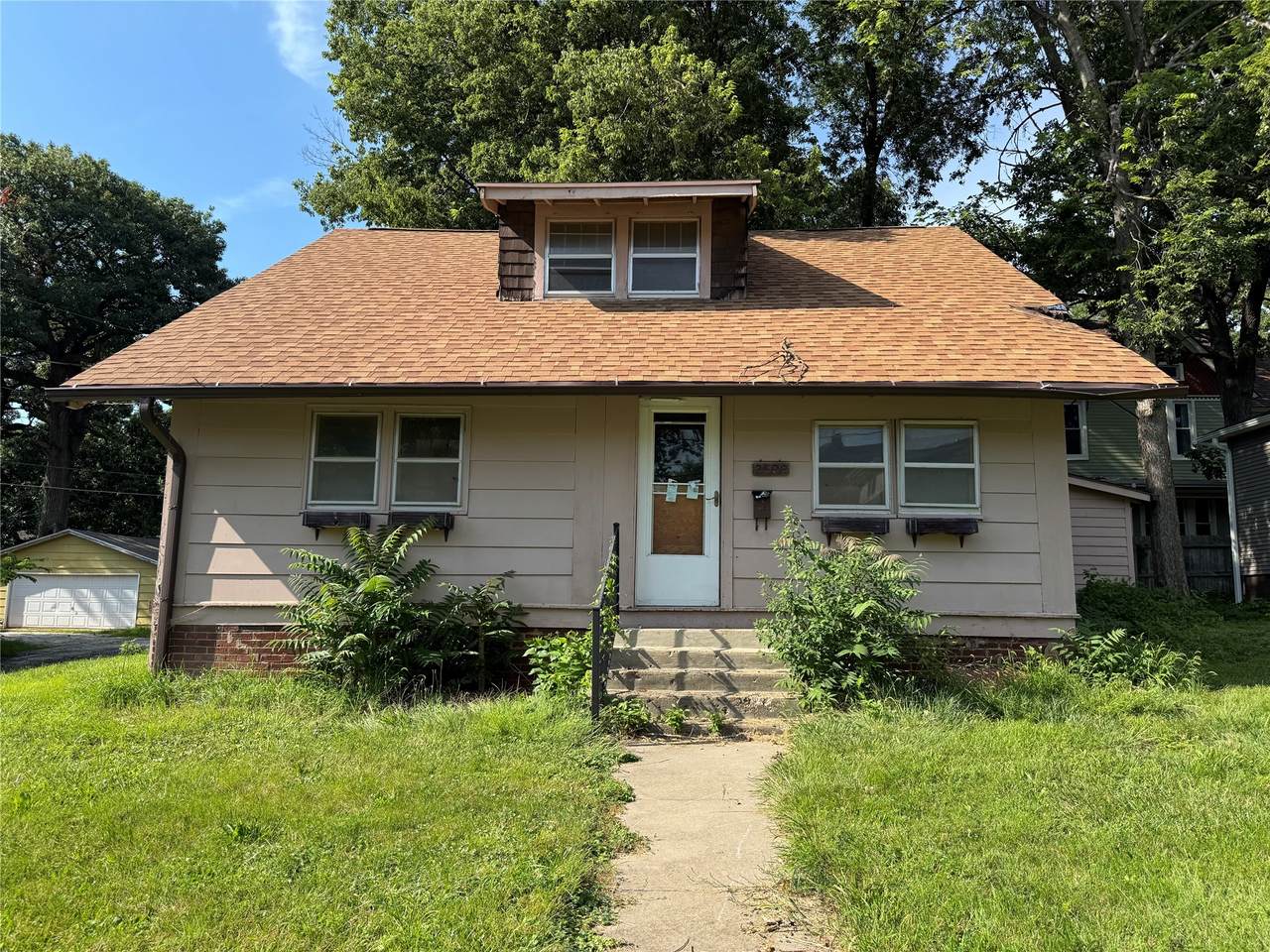 2609 School Street - Photo 1