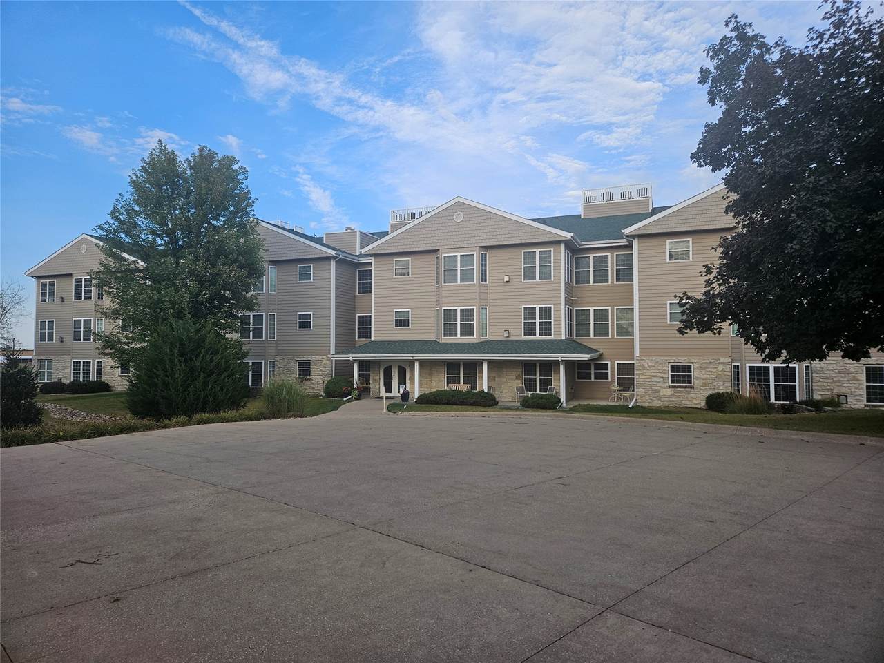 711 16th Avenue - Photo 1