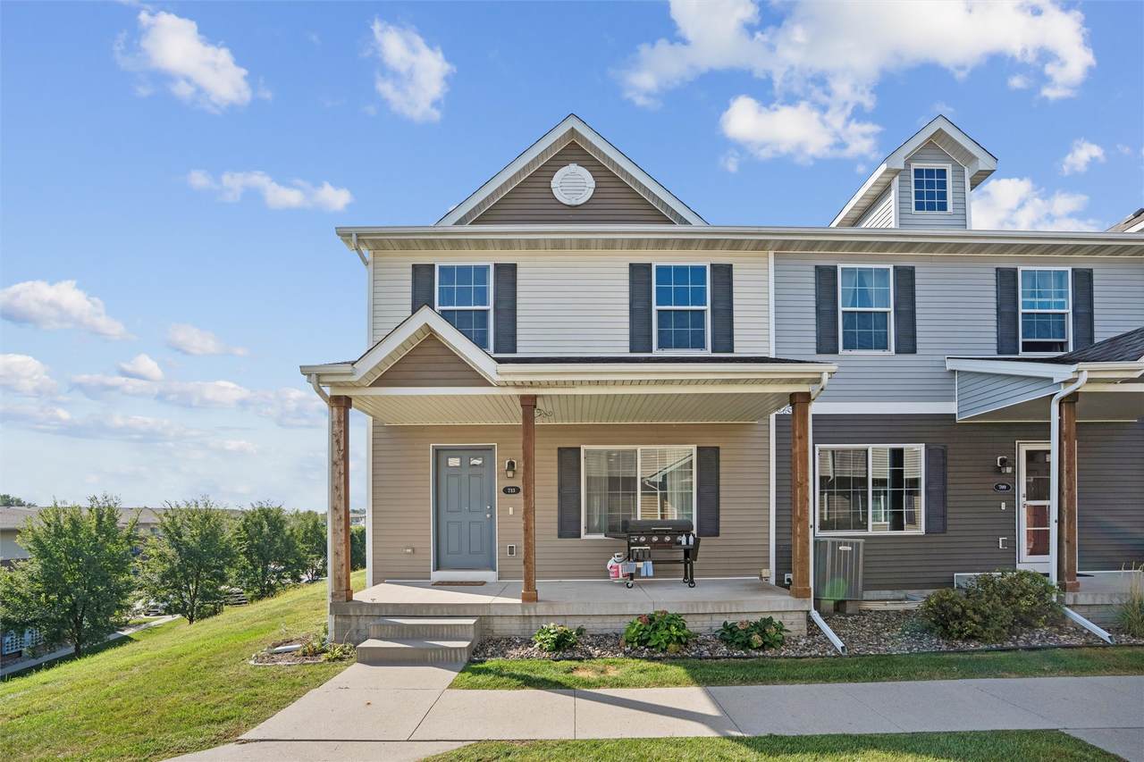 713 Canterbury Place - Photo 1