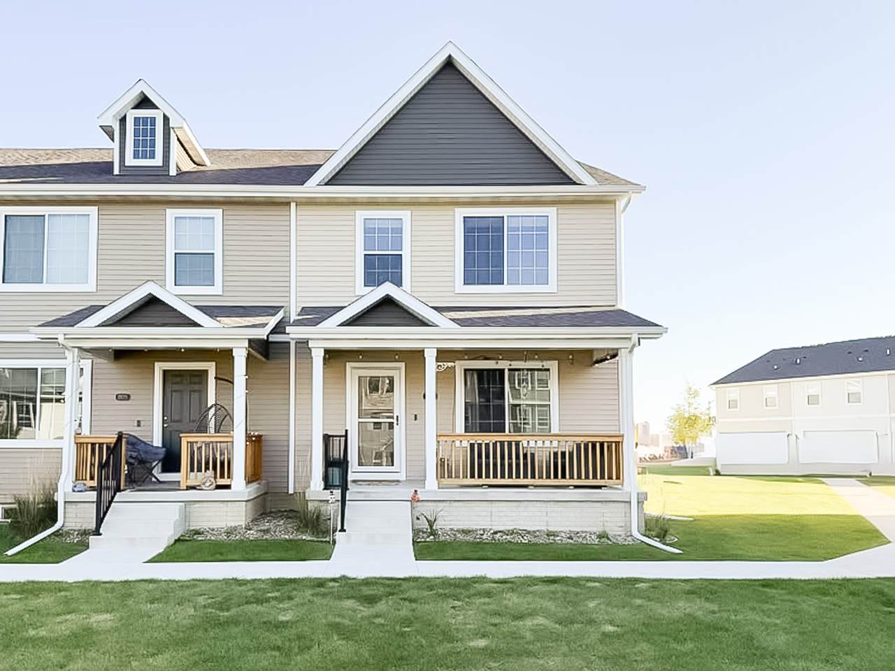 801 Oakmont Place - Photo 1