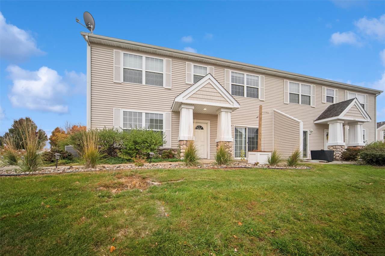 1023 Greenview Drive - Photo 1