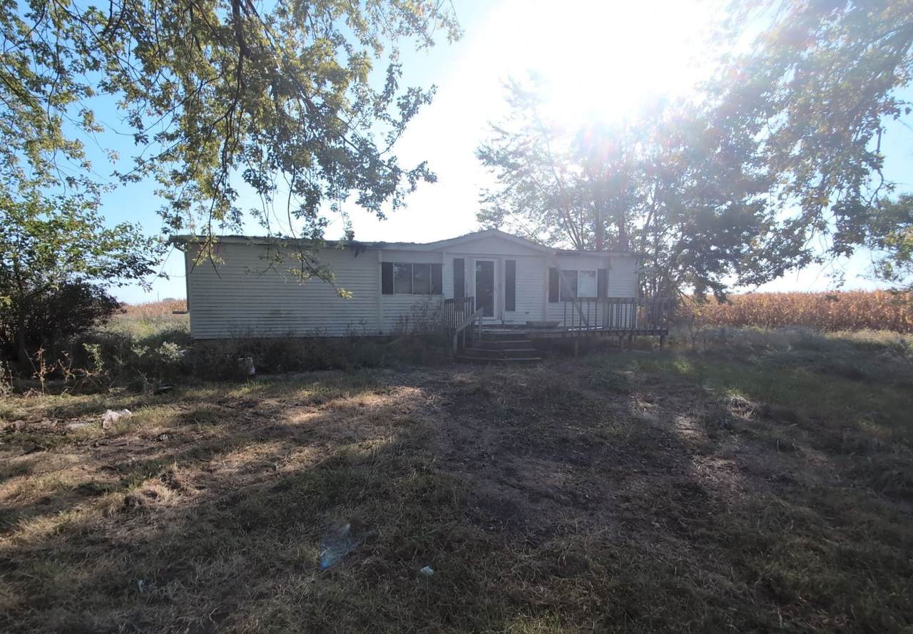 702 L Avenue - Photo 1