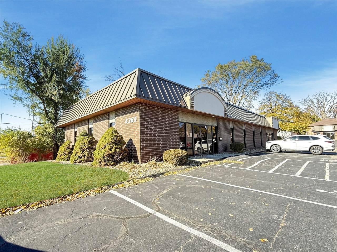 8365 University Boulevard - Photo 1