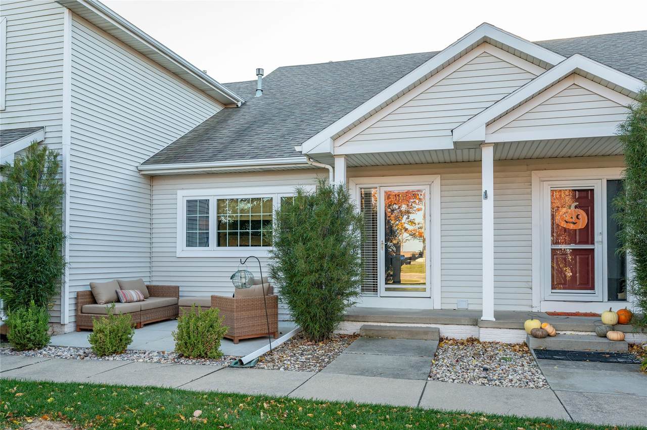 555 Laurel Street - Photo 1