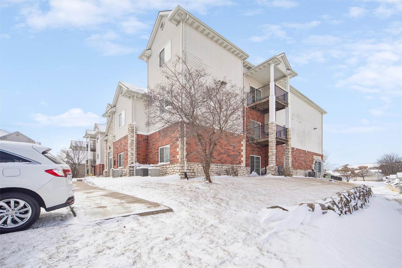 6255 Beechtree Drive - Photo 1