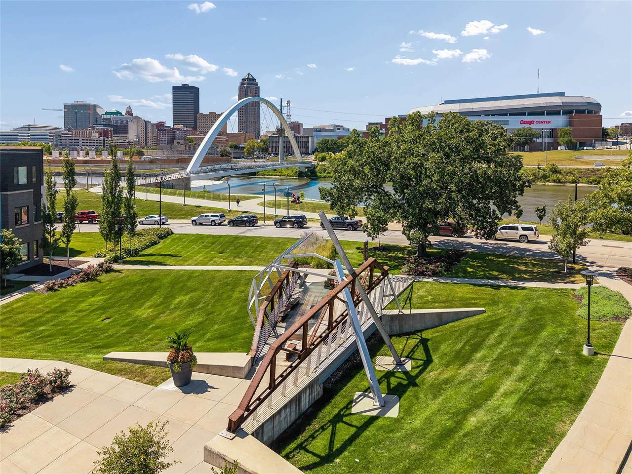 https://bt-photos.global.ssl.fastly.net/desmoines/1280_boomver_1_736236-2.jpg