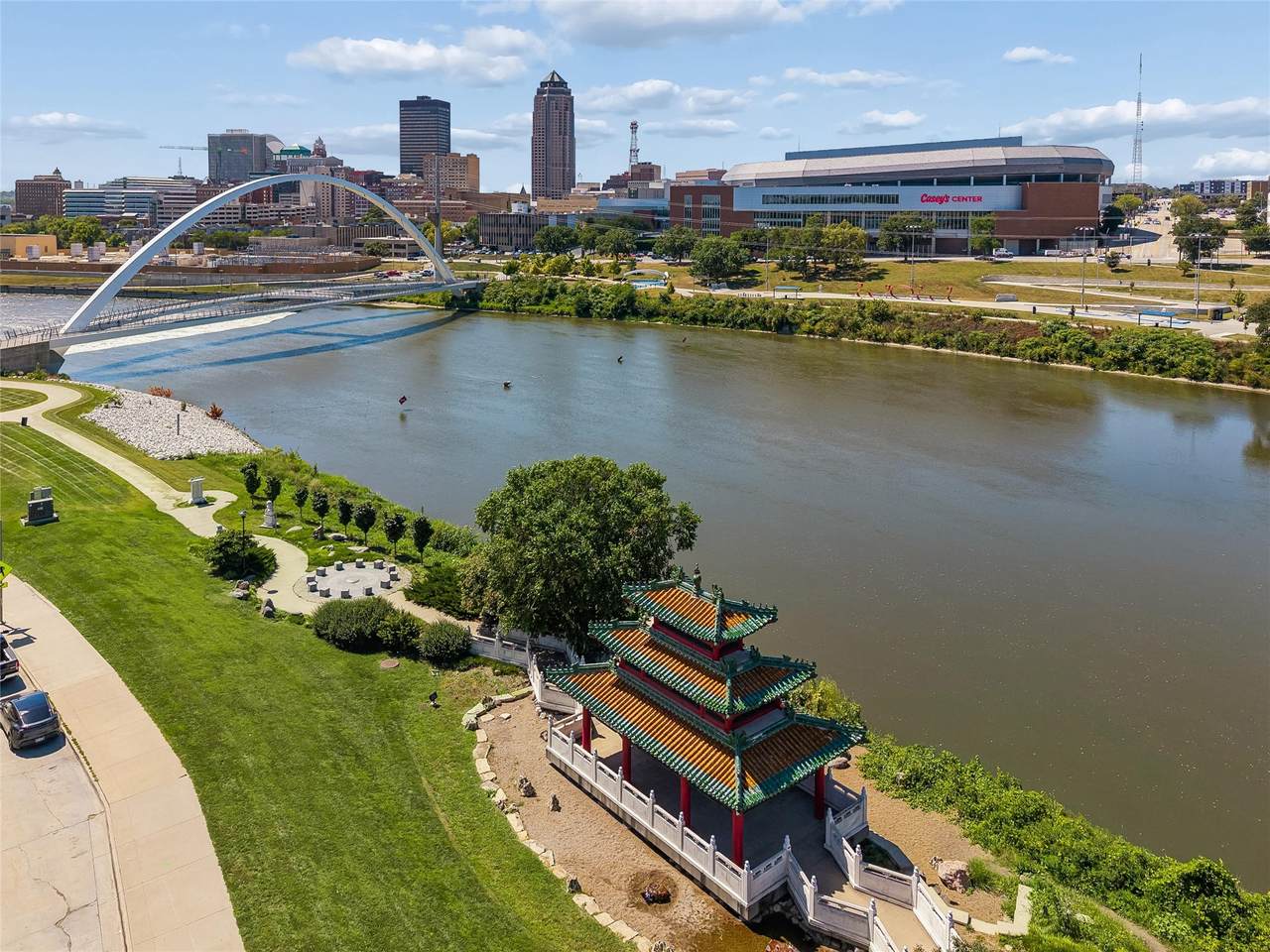 https://bt-photos.global.ssl.fastly.net/desmoines/1280_boomver_1_736236-2.jpg