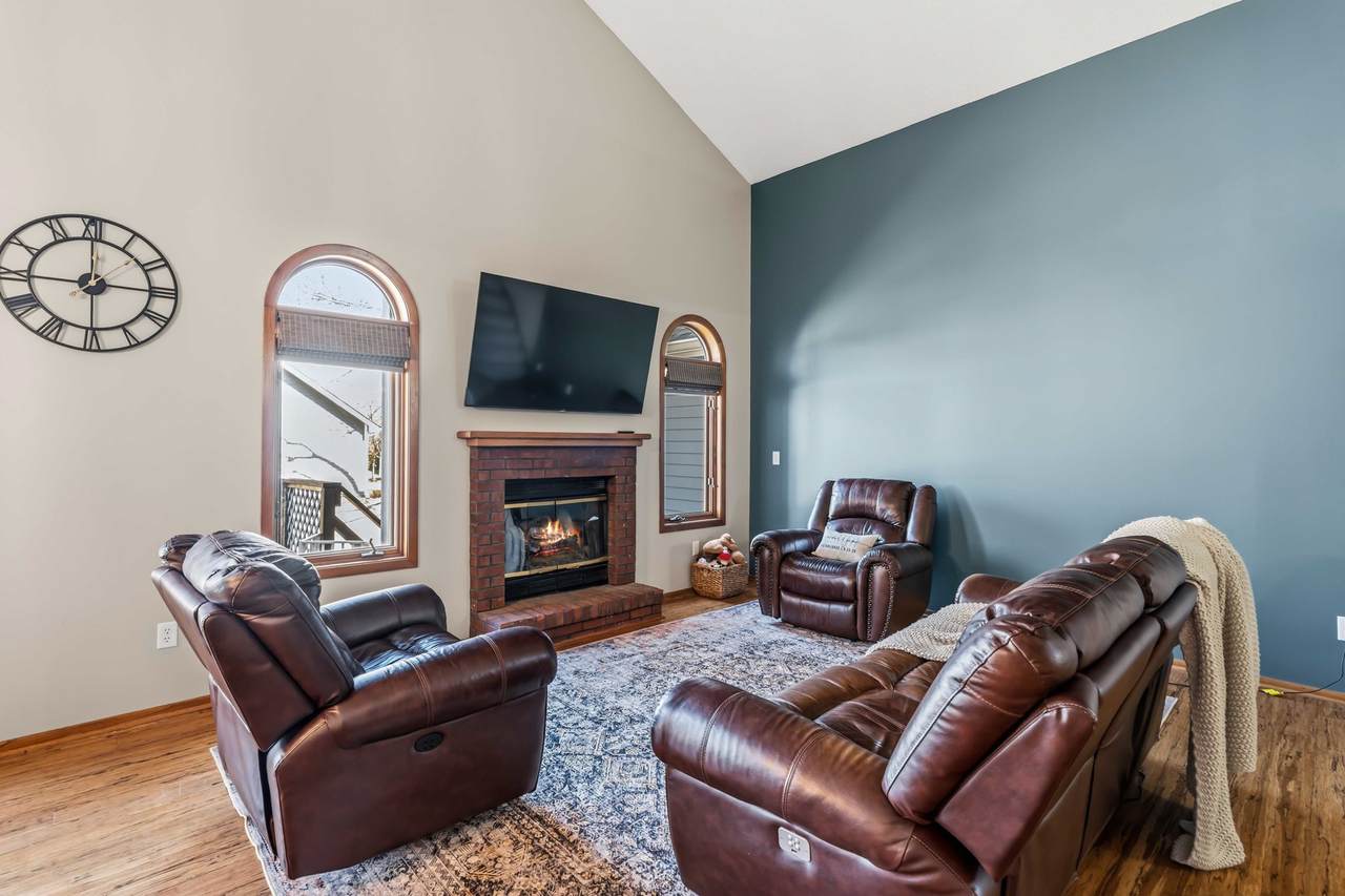 https://bt-photos.global.ssl.fastly.net/desmoines/1280_boomver_1_736741-2.jpg