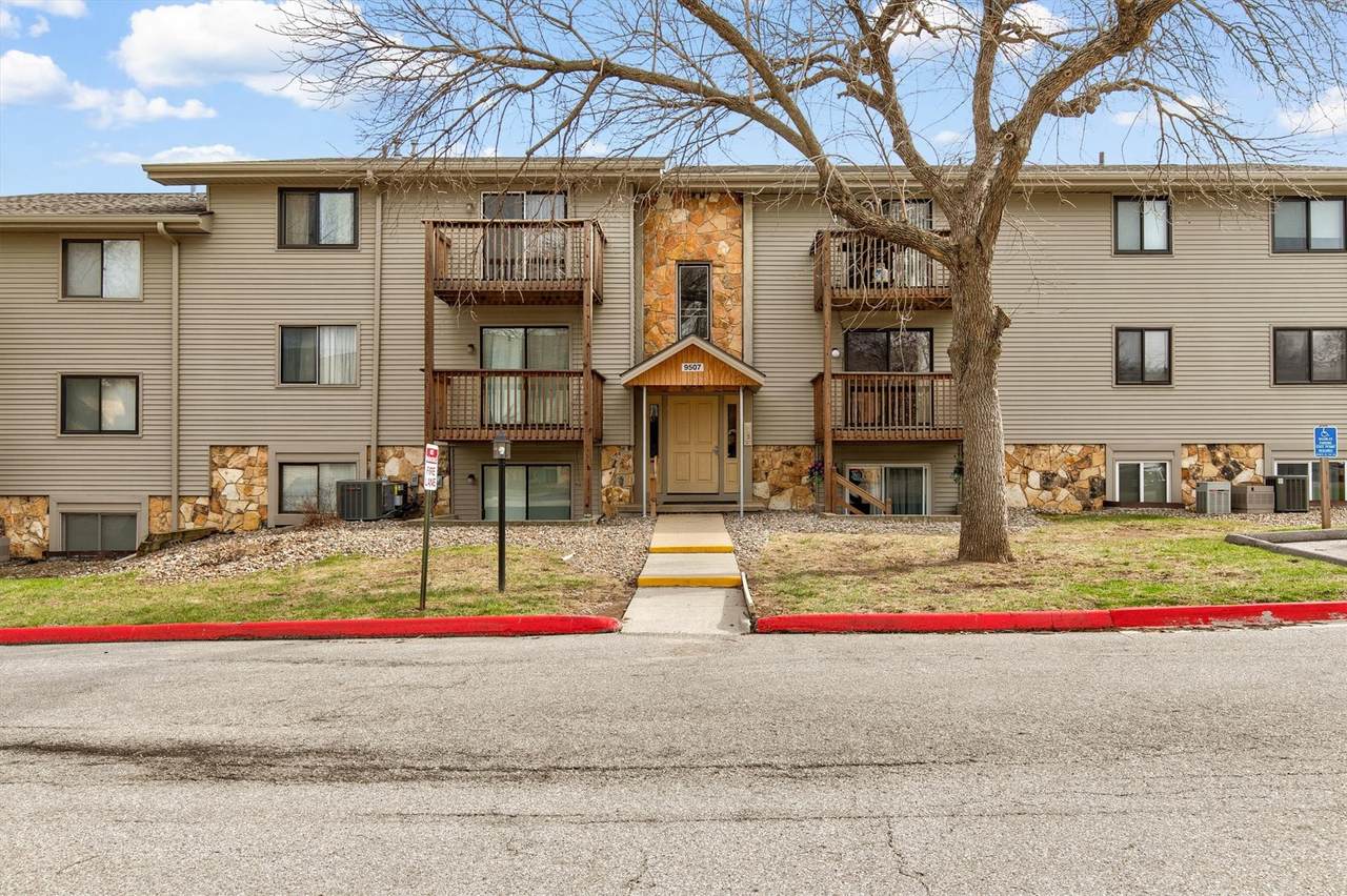 9507 University Avenue - Photo 1