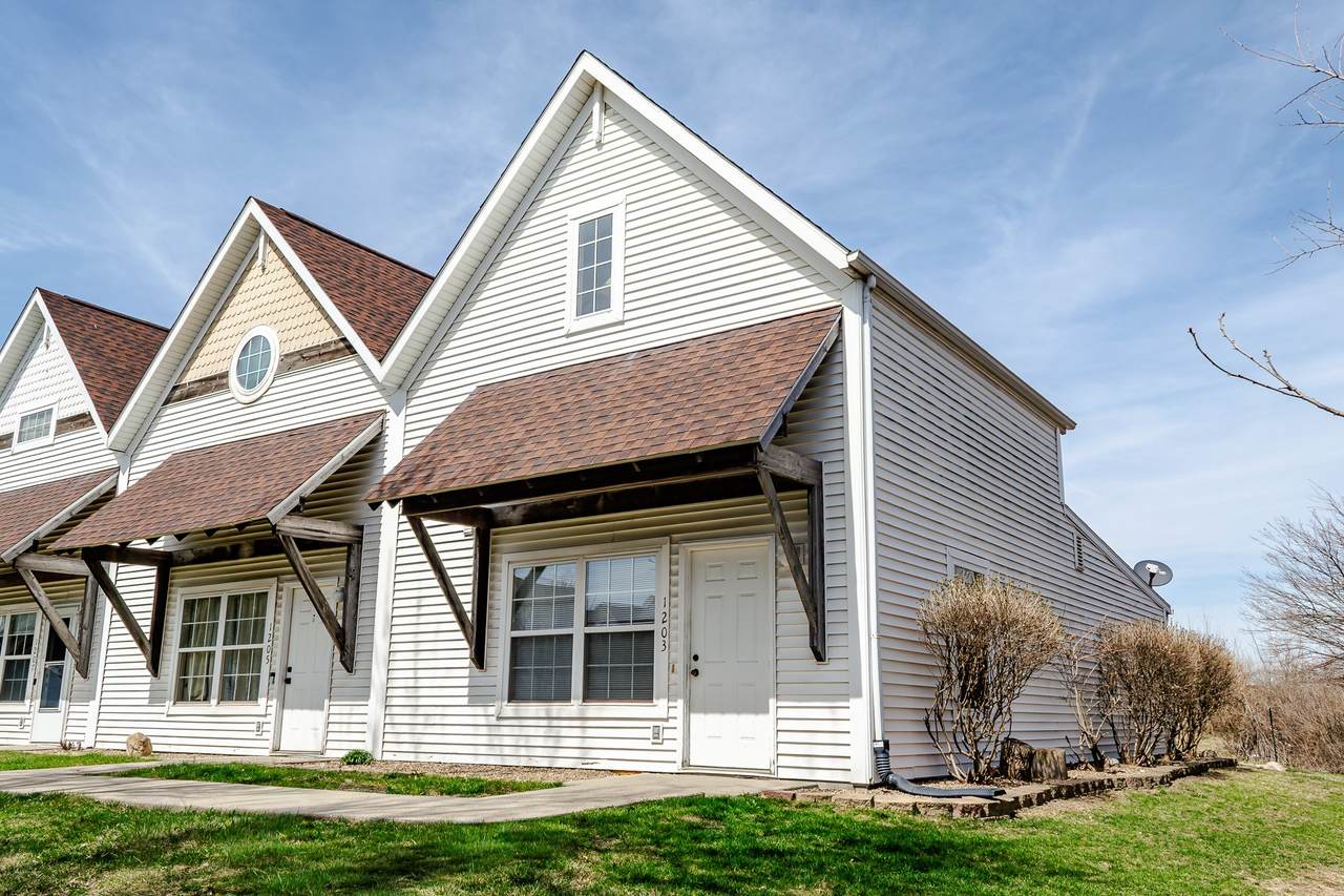 1203 10th Avenue - Photo 1