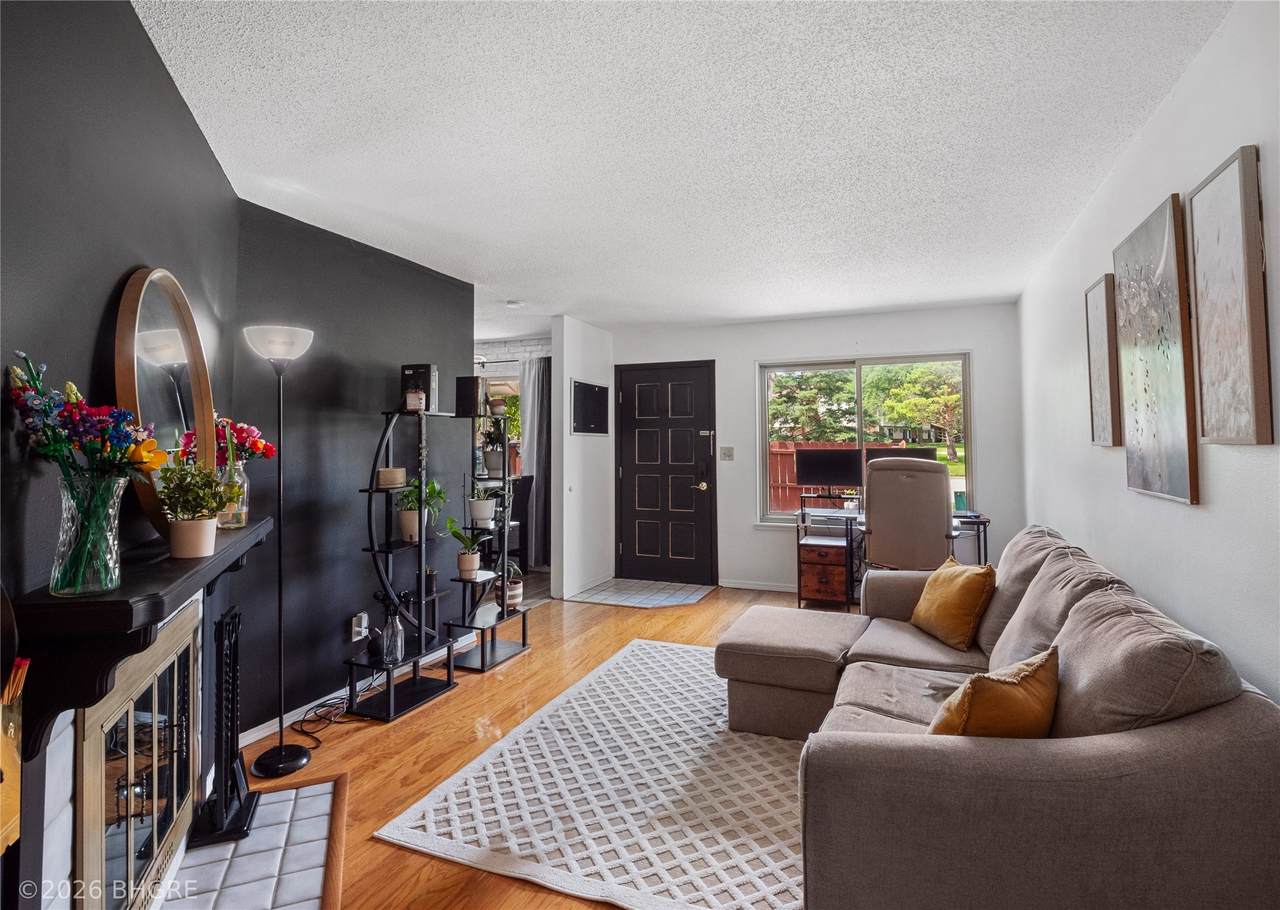 983 10th Avenue - Photo 1