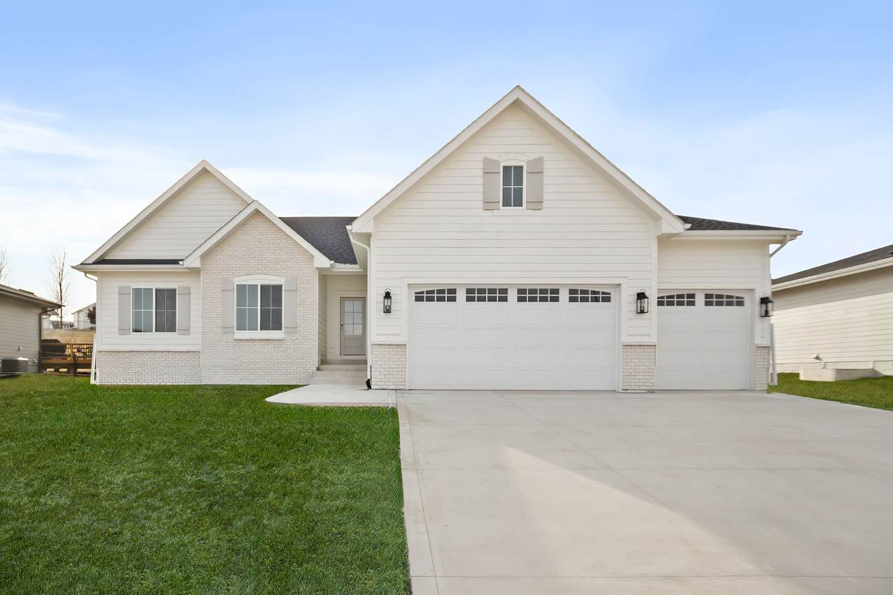 660 Belmont Boulevard - Photo 1
