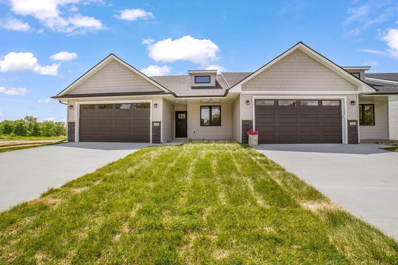 712 Academy Circle - Photo 1