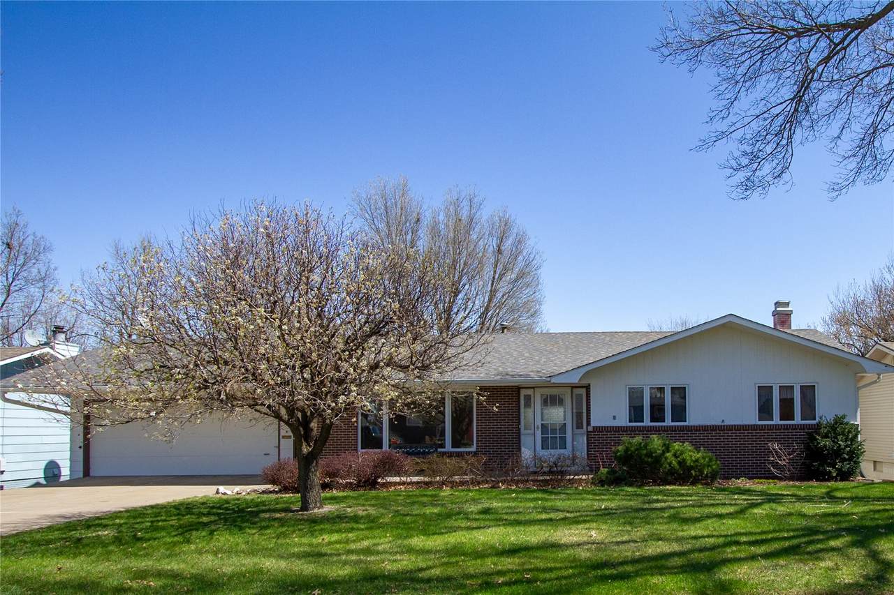 1412 Country Club Drive - Photo 1