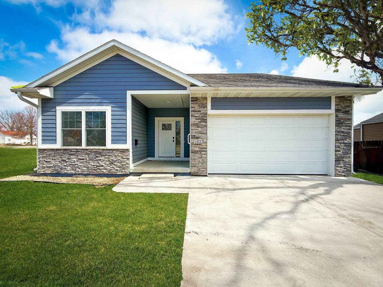 1022 Linn Street - Photo 1