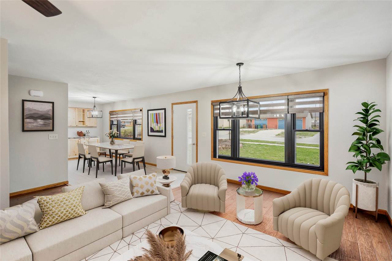 805 Davis Street - Photo 1