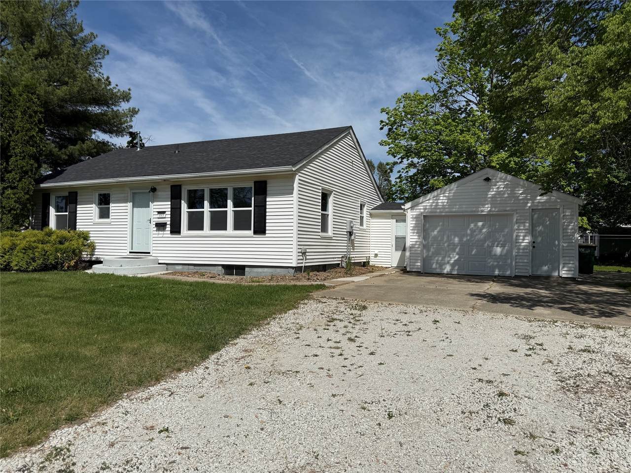 223 8th Street - Photo 1