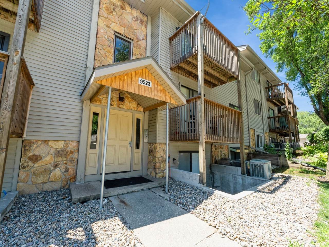 9523 University Avenue - Photo 1