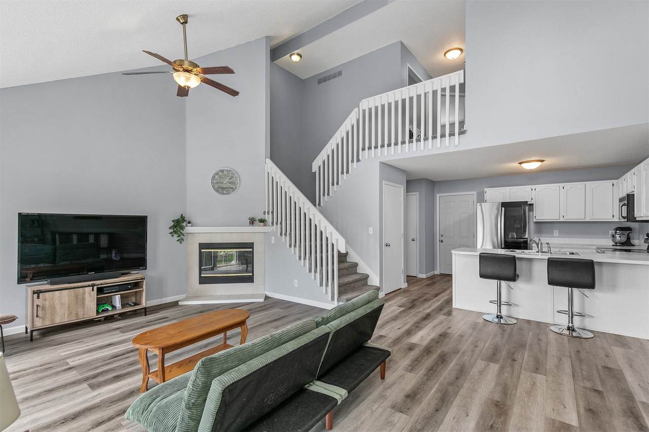 555 Laurel Street - Photo 1
