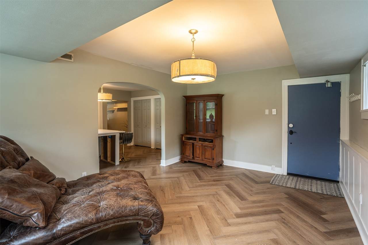 4000 University Avenue - Photo 1