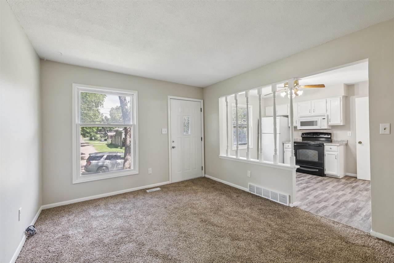 930 Emma Avenue - Photo 1