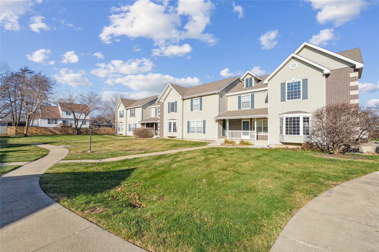 356 Georgetown Boulevard - Photo 1