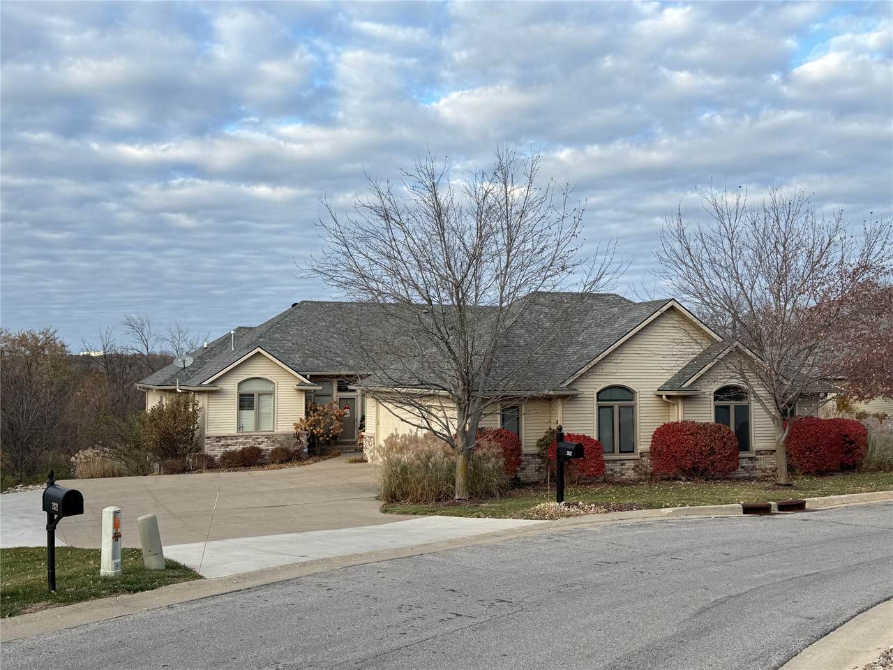 2827 30th Street - Photo 1