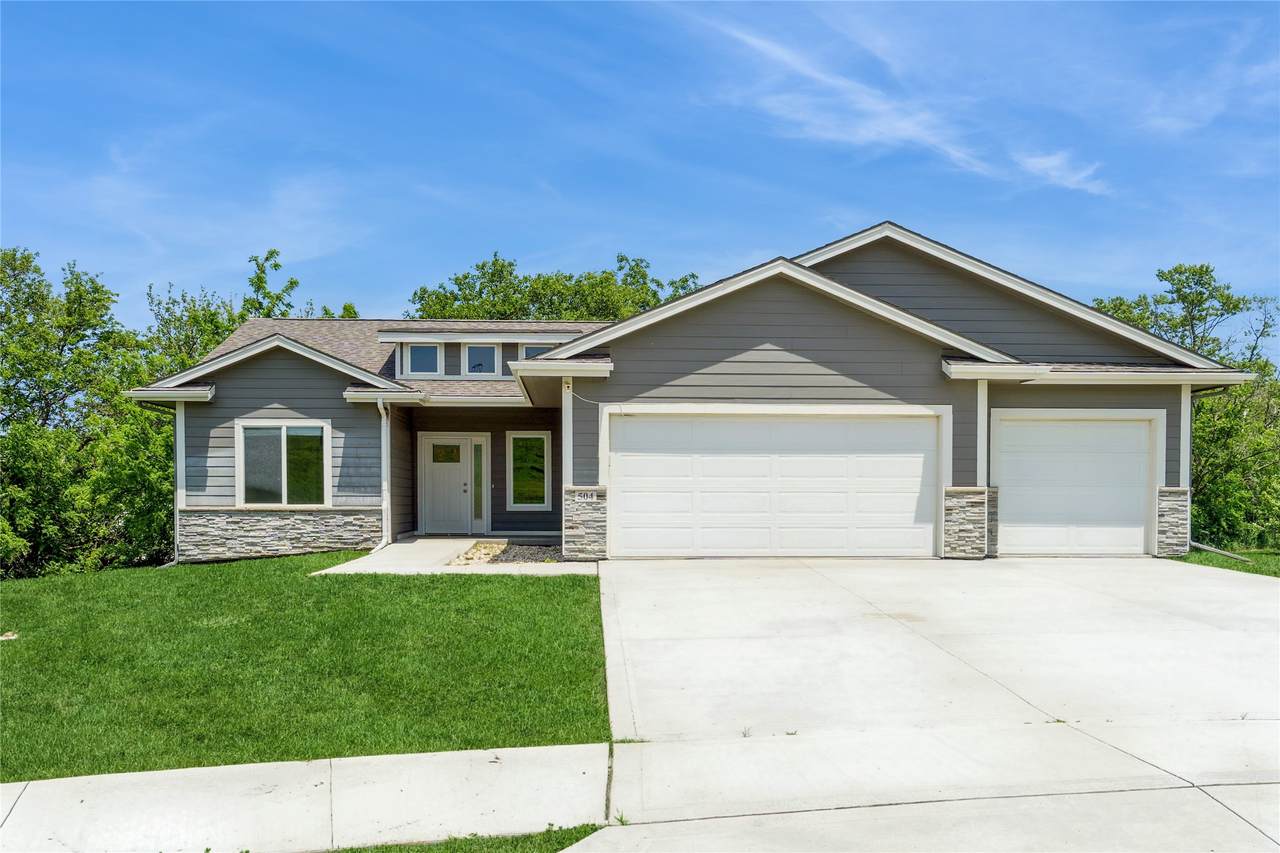 504 11th Street - Photo 1