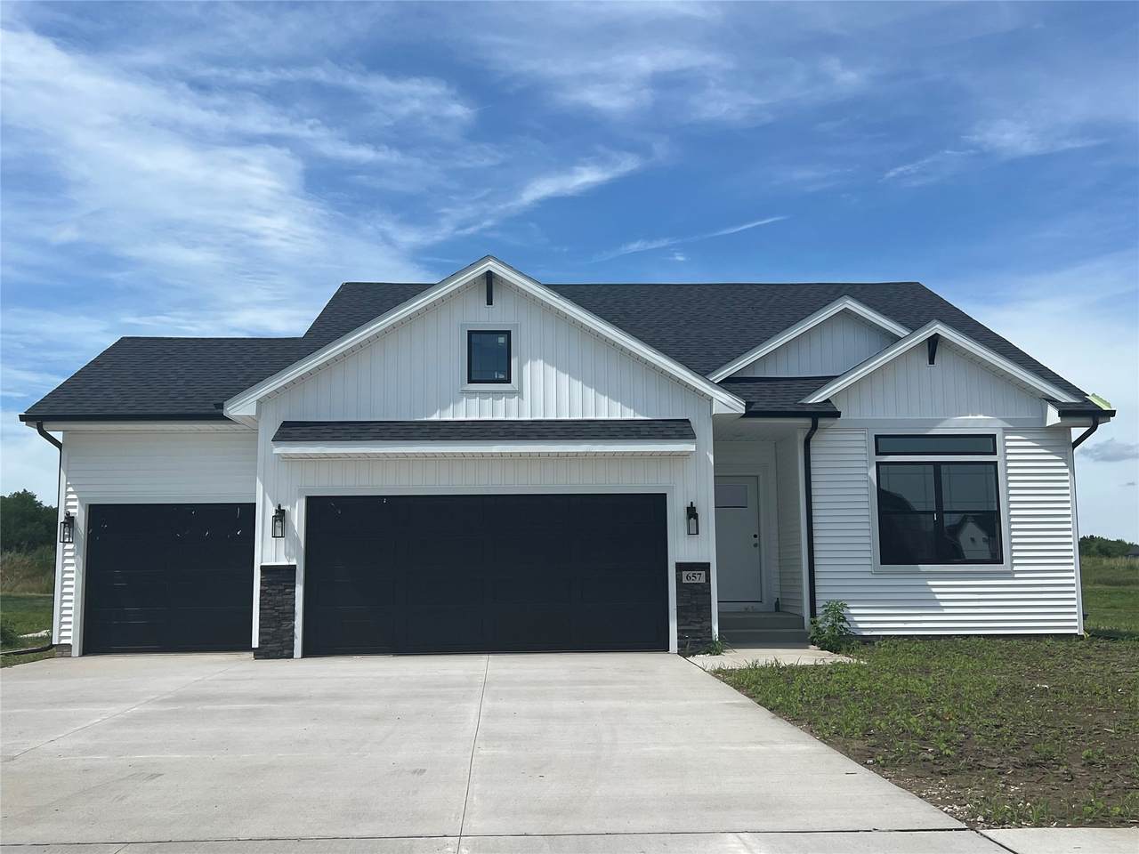657 Hollow Court - Photo 1