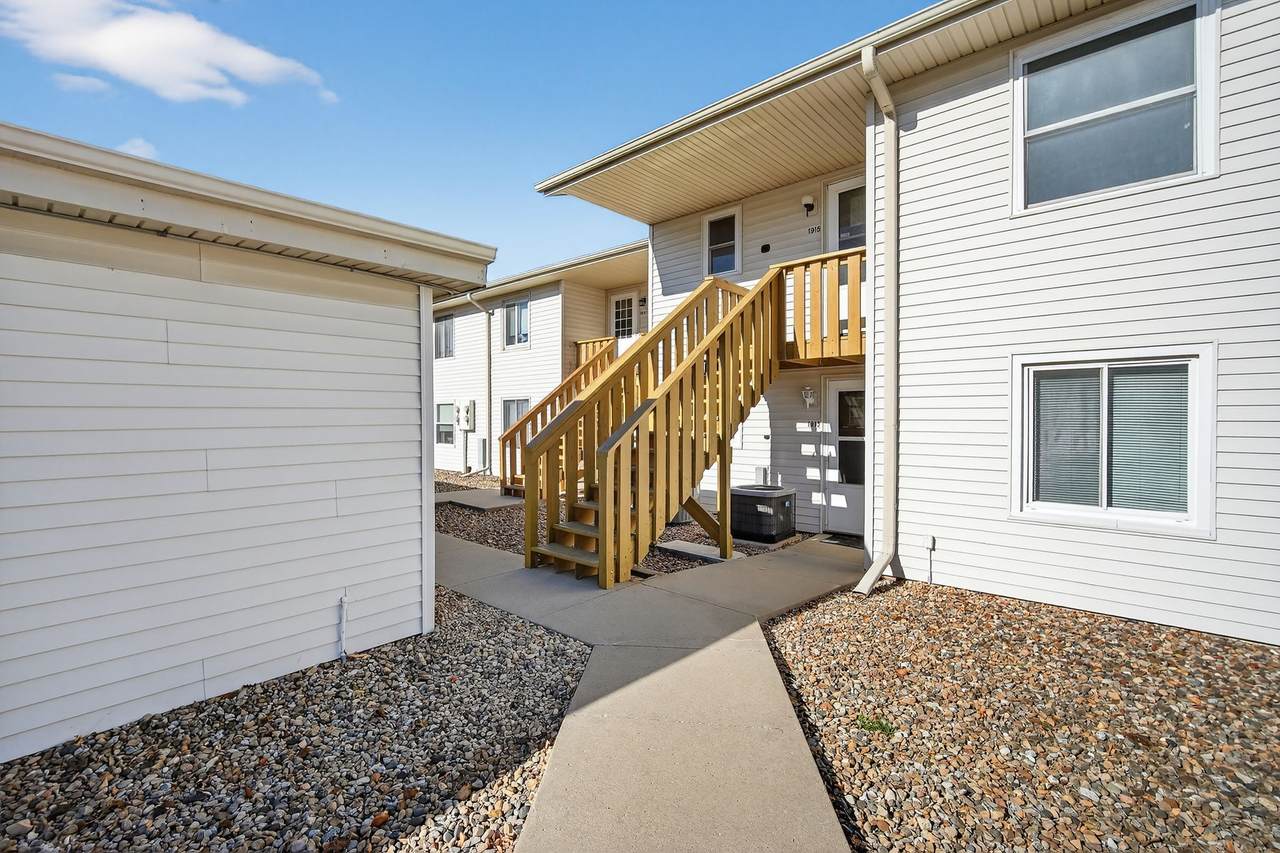 1915 Hickory Lane - Photo 1