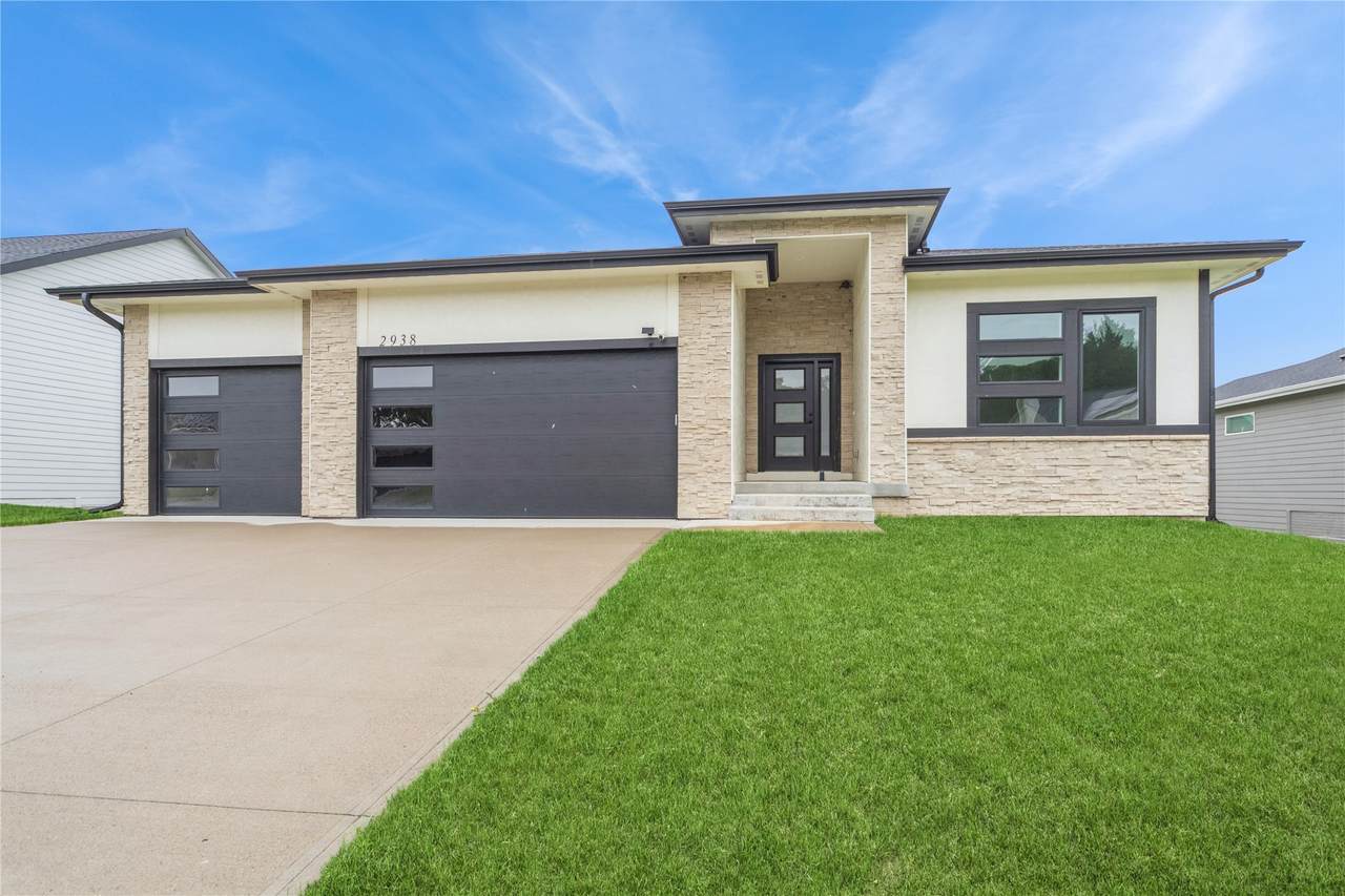 2938 Brentwood Circle - Photo 1