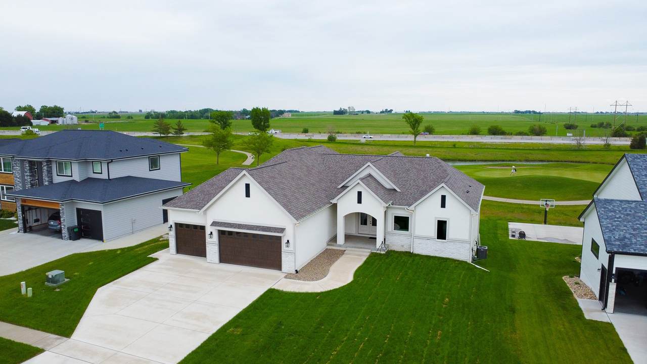 5027 Seneca Drive - Photo 1