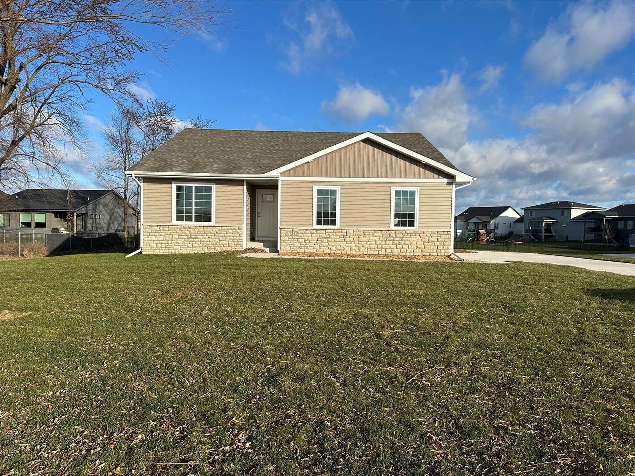 721 North Avenue - Photo 1