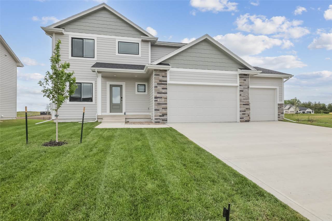 135 Ashley Court - Photo 1