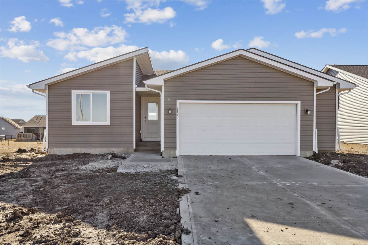 2105 White Oak Lane - Photo 1