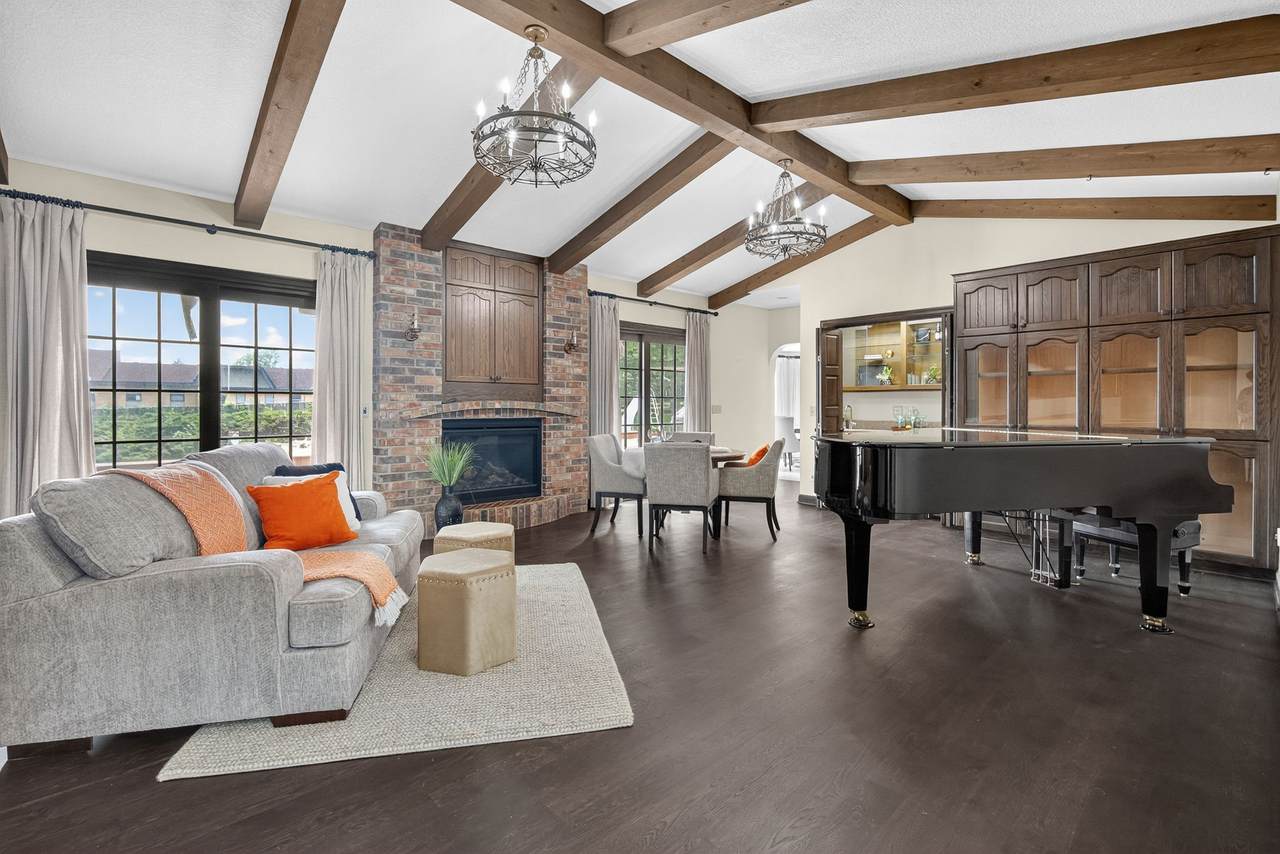 1010 32nd Street - Photo 1