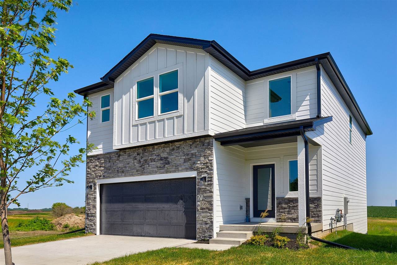 1069 Macarthur Lane - Photo 1