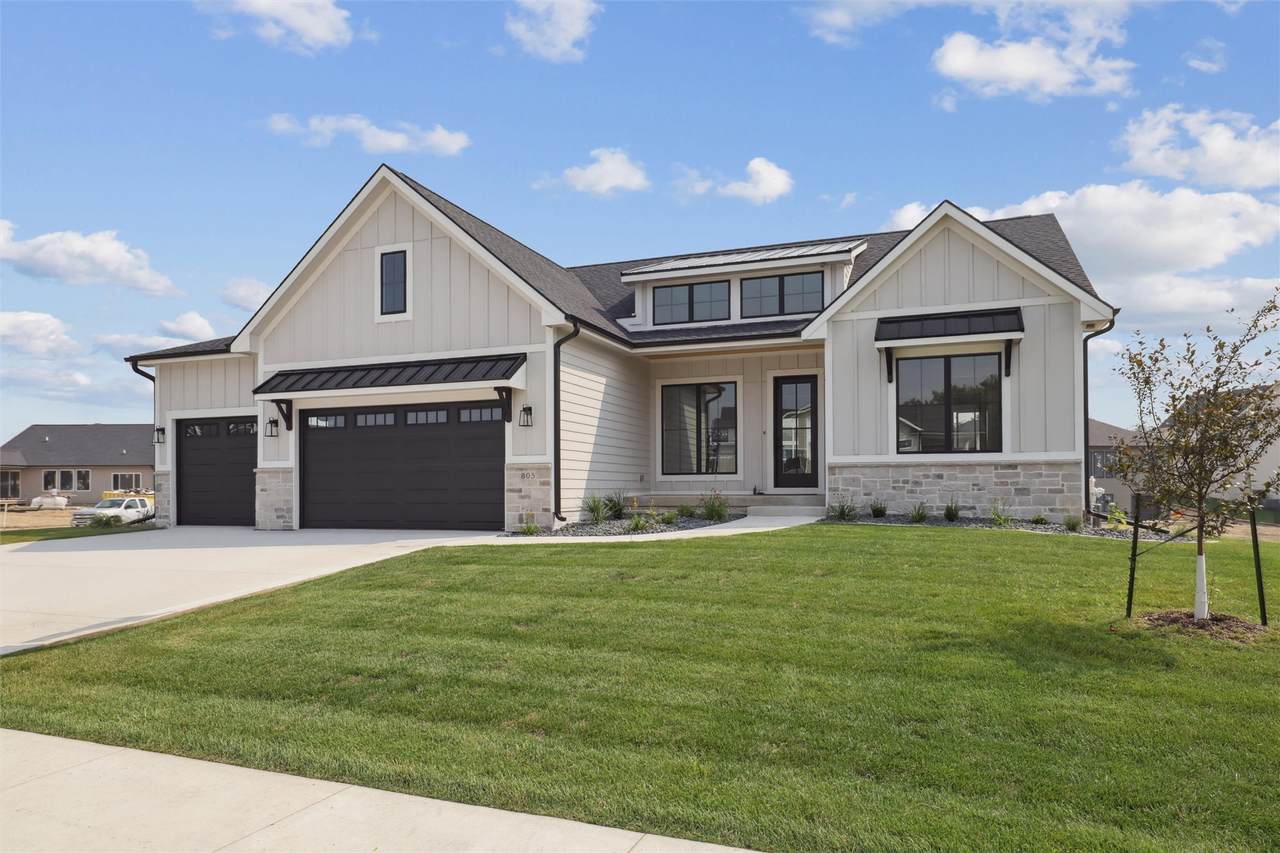 805 Canterbury Circle - Photo 1