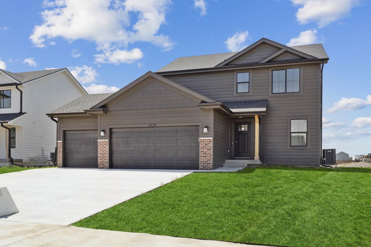 2520 Linwood Court - Photo 1