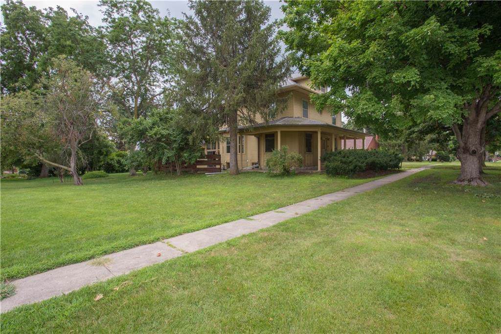 1402 Sycamore Street - Photo 1