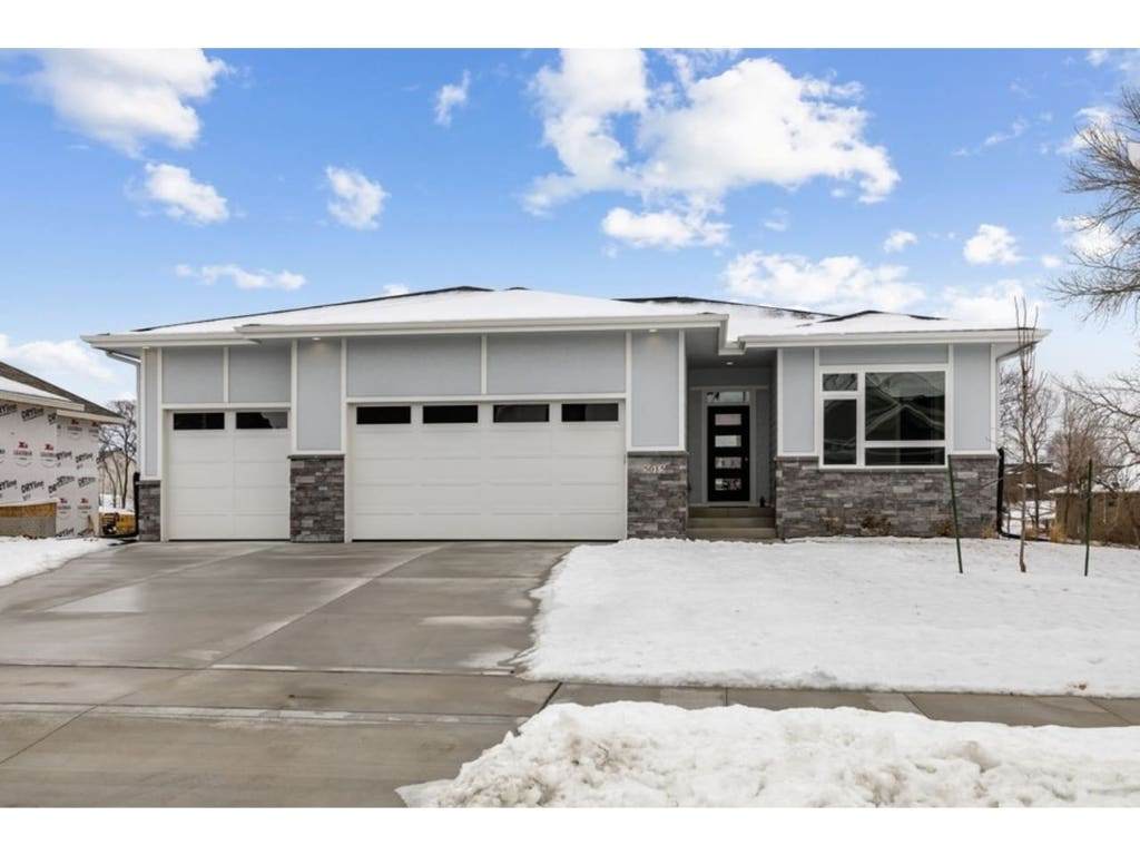 5015 153rd Street - Photo 1