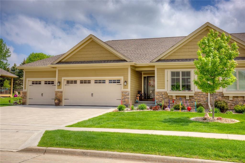 915 Eagle Creek Boulevard - Photo 1