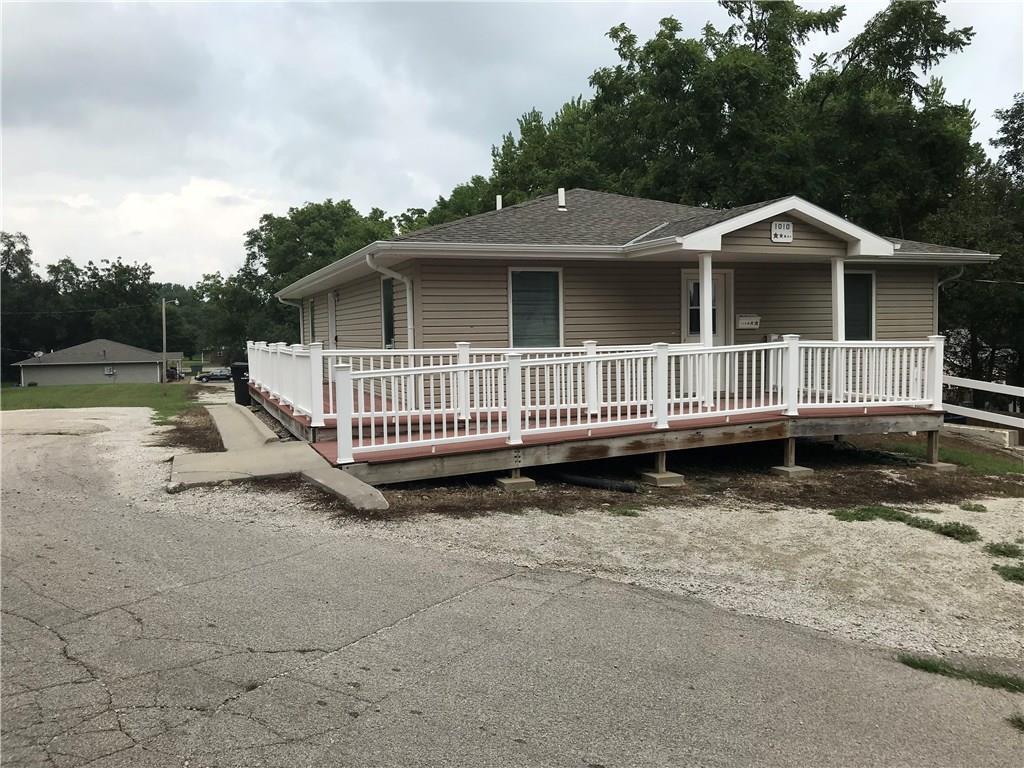 1010 Grove Street - Photo 1