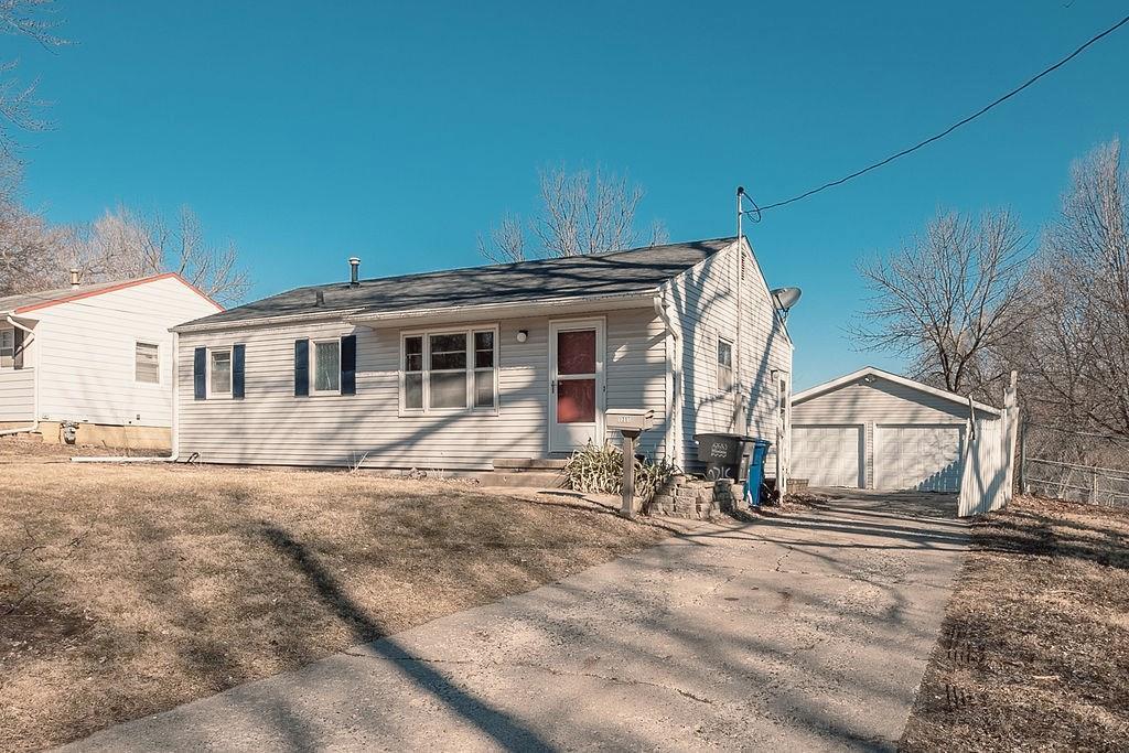 2715 Holcomb Avenue - Photo 1